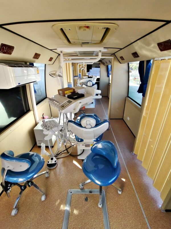 รถทันตกรรมเคลิ่อนที่แบบ 2 เตียง ทันตกรรม ขนาด 9 เมตร