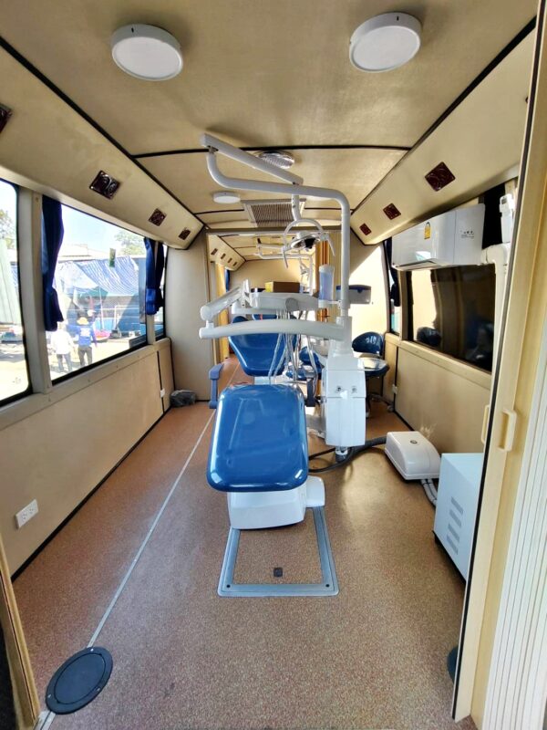 รถทันตกรรมเคลิ่อนที่แบบ 2 เตียง ทันตกรรม ขนาด 9 เมตร