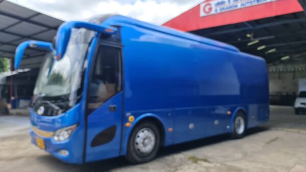 งานดัดแปลงรถบัสโดยสารขนาด 9 เมตร เป็นรถทันตกรรมเคลื่อนที่แบบ 2 เตียงทันตกรรมและ 1 ห้องเอกซเรย์ฟัน บริษัท คิงส์-วิน จำกัด