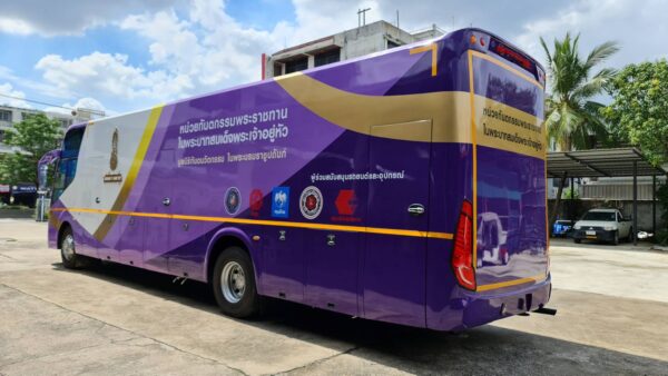 รถทันตกรรมเคลื่อนที่ขนาด 12 เมตร มูลนิธิทันตนวัตกรรม ในพระบรมราชูปถัมภ์