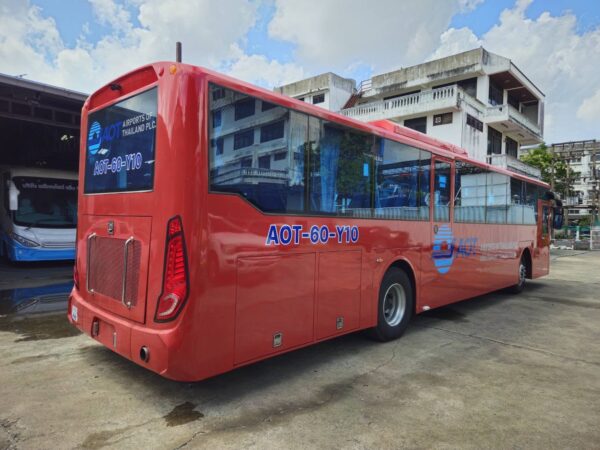 รถรับส่งผู้โดยสารในสนามบิน ( Shuttle bus )