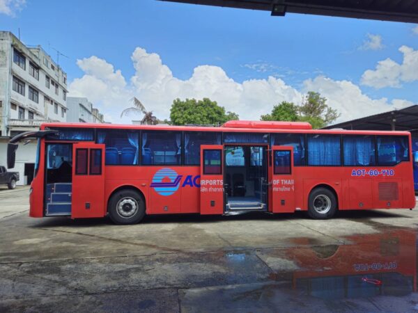 รถรับส่งผู้โดยสารในสนามบิน ( Shuttle bus )