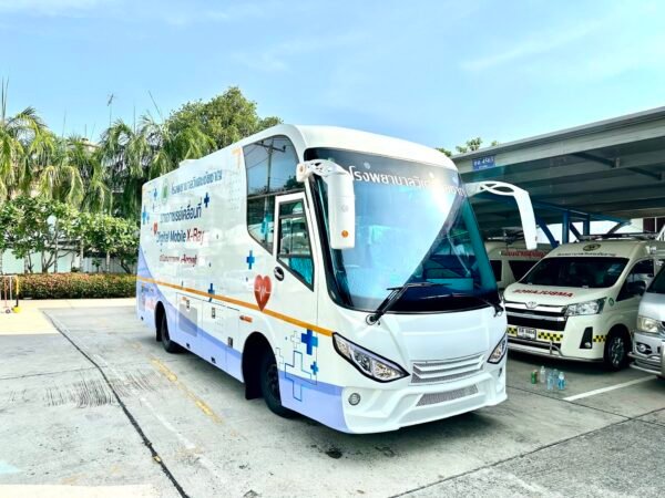 รถเอกซเรย์เคลื่อนที่และห้องตรวจ PapSmear โรงพยาบาลวิเศษชัยชาญ